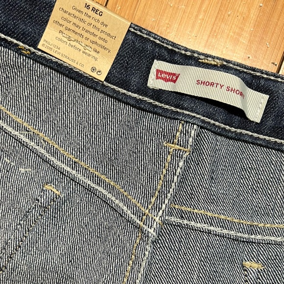 NWT Levi’s Shorty Shorts Raw Hem Embroidered Detail Size 16R Juniors - Picture 10 of 15